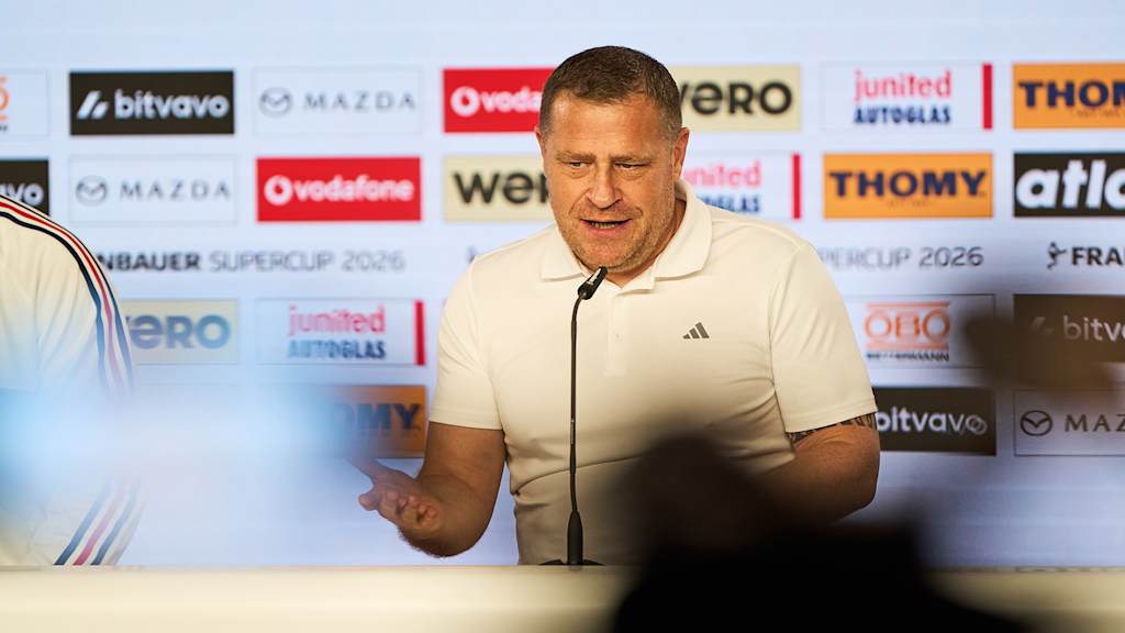 Max Eberl spricht im Pressetalk vor dem Supercup gegen Dortmund.