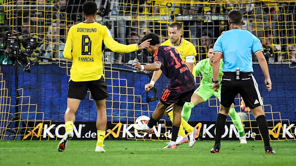 Nathaniel Brown trifft zum 1:0 während des Franz Beckenbauer Supercups 2026 zwischen Borussia Dortmund und dem FC Bayern