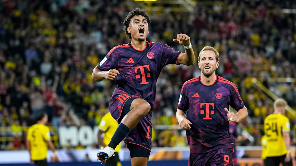 Nathaniel Brown springt jubelnd in die Luft nach seinem Treffer während des Franz Beckenbauer Supercups 2026 zwischen Borussia Dortmund und dem FC Bayern