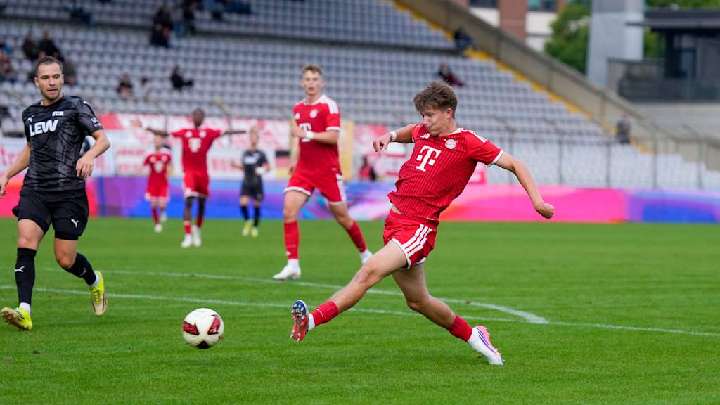 Matouš Srb bei einem Schussversuch im Duell gegen den FC Memmingen.