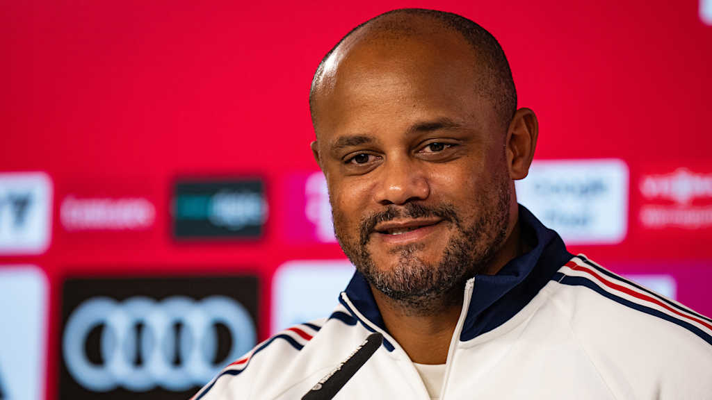 Vincent Kompany im Pressetalk vor dem Bundesliga-Auftakt gegen Stuttgart