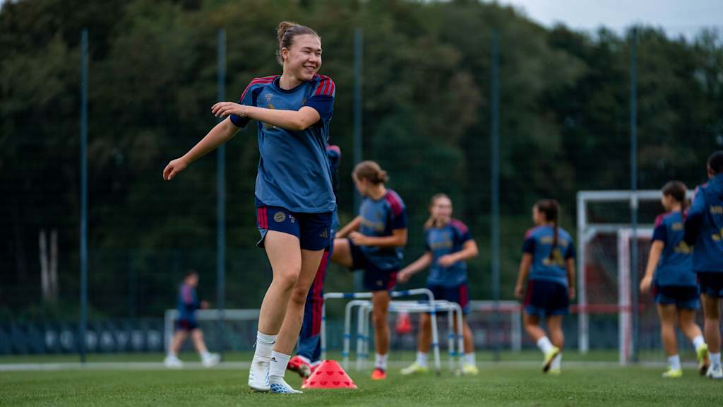 Die FC Bayern Frauen II während einer Trainingseinheit.