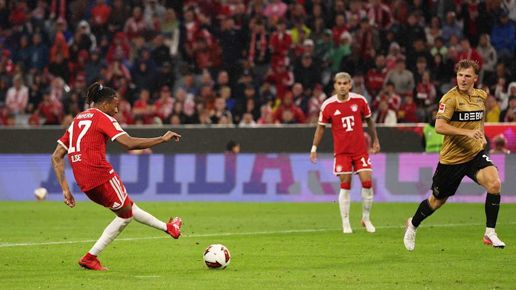 Michael Olise erzielt das 2:1 im Bundesliga-Eröffnungsspiel des FC Bayern gegen den VfB Stuttgart