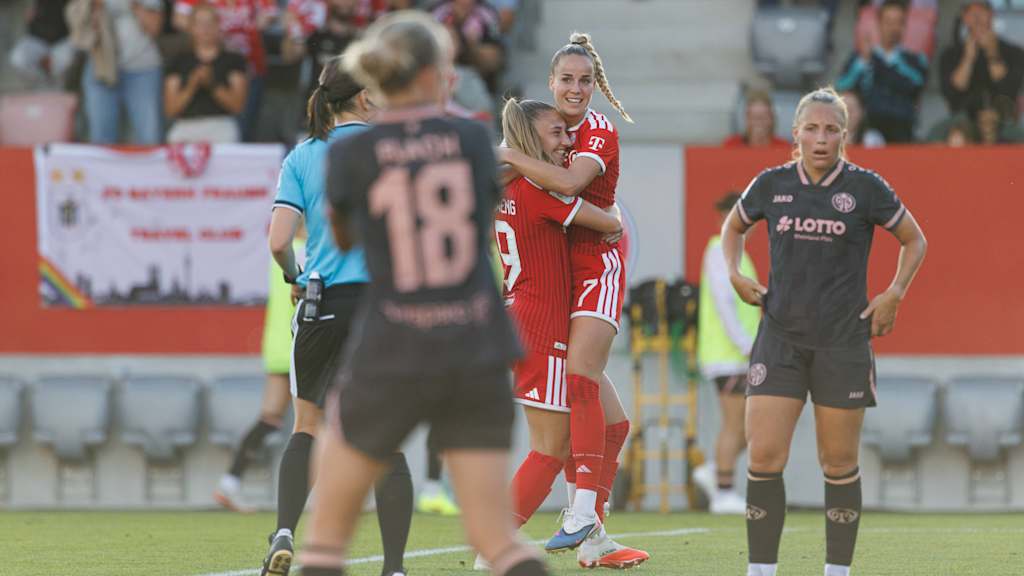 Giulia Gwinn bejubelt ihr Tor gegen Mainz.