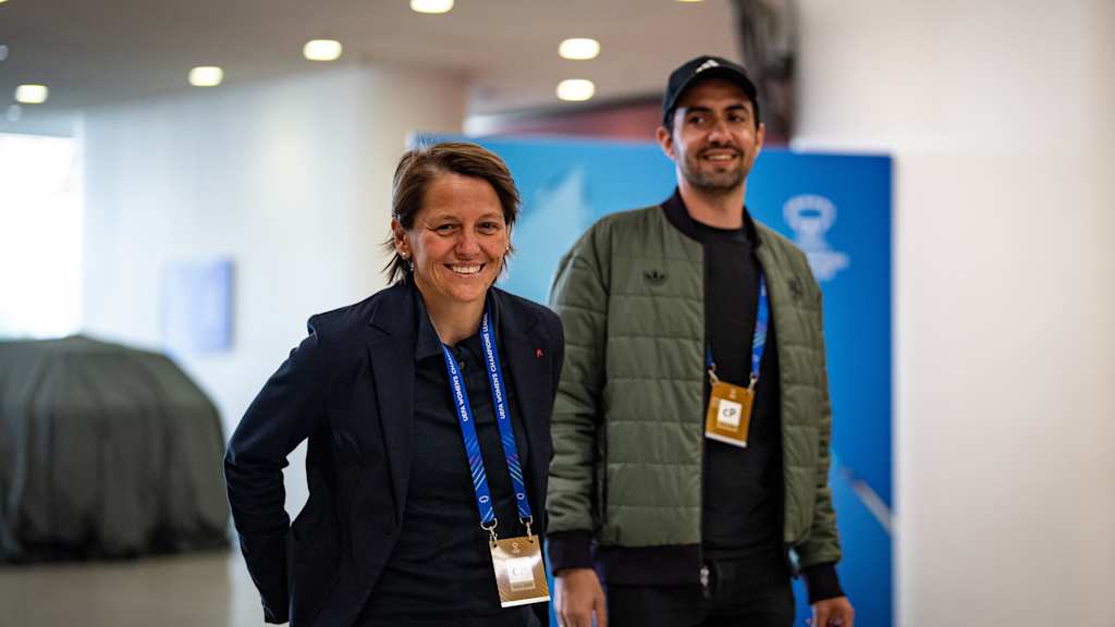 Bianca Rech lächelnd in der Allianz Arena.