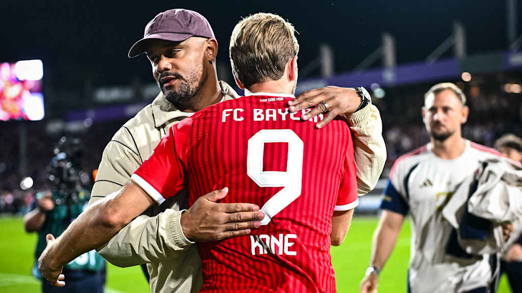 Harry Kane umarmt Vincent Kompany nach dem 4:1 des FC Bayern in Osnabrück im DFB-Pokal