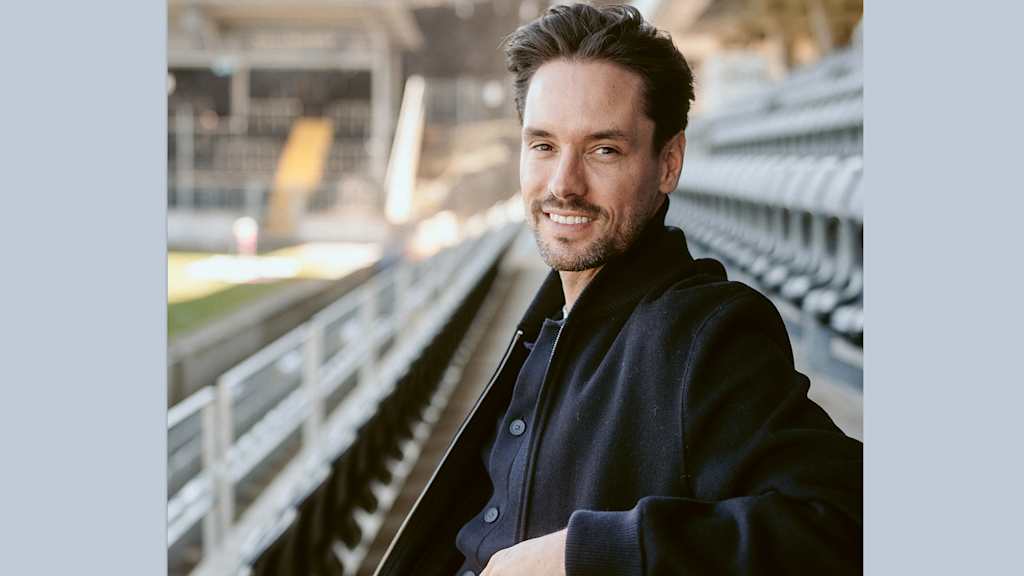 Josef Welzmüller, technical director of SV Elversberg, sits in the stand