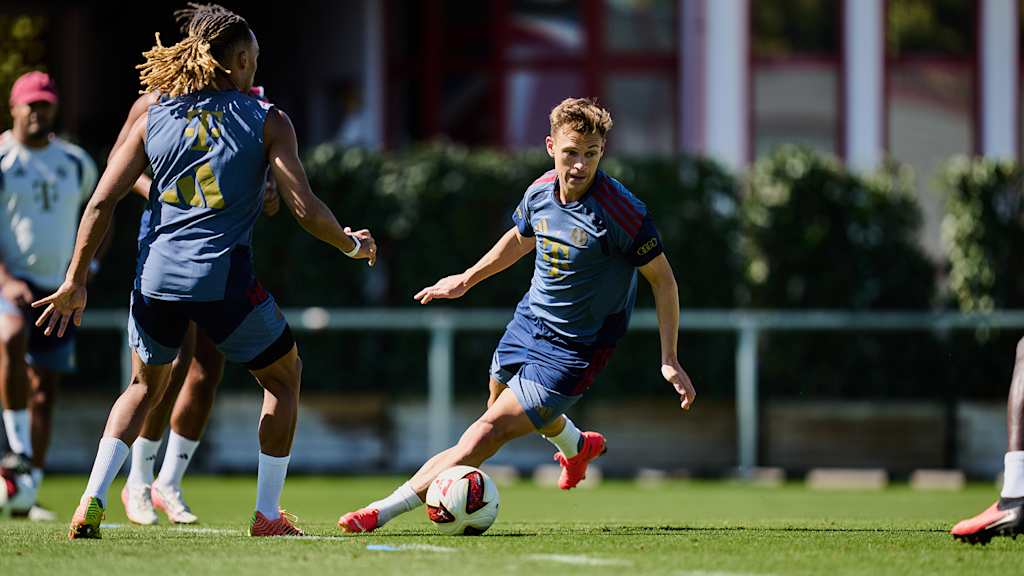 Joshua Kimmich rennt im Training des FC Bayern
