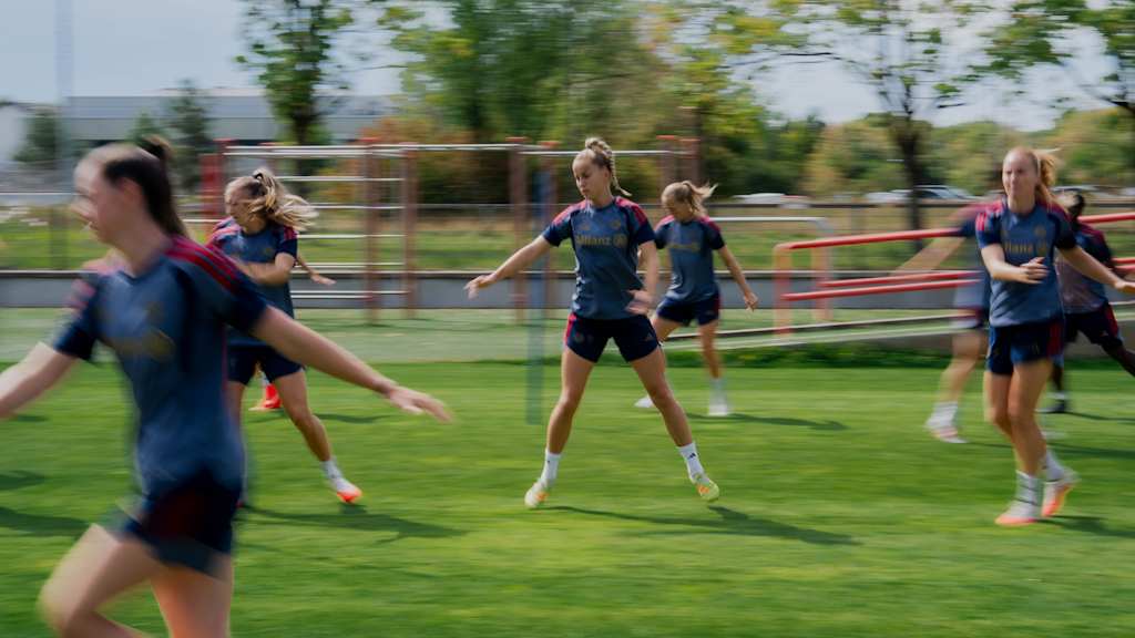 Giulia Gwinn während einer Einheit am FC Bayern Campus.