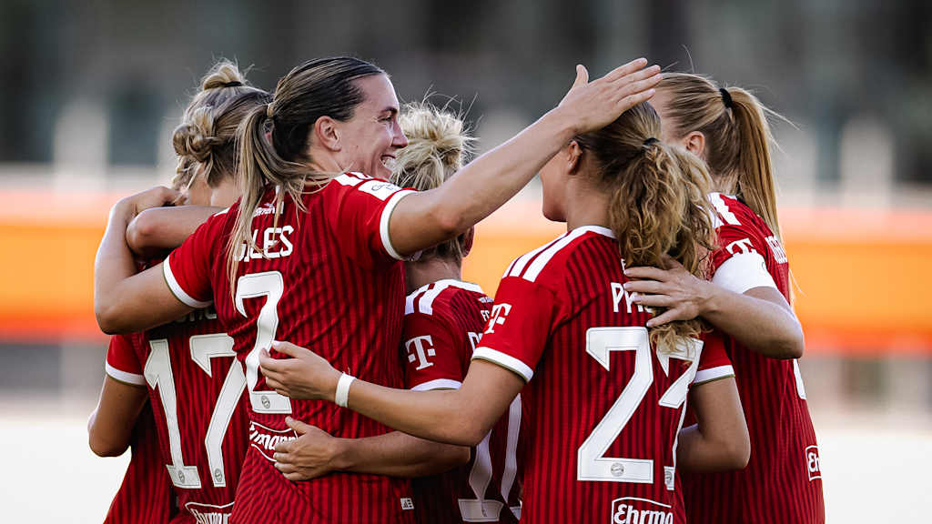 Vanessa Gilles, Sophie Proost und Co. jubeln im Heimspiel der FC Bayern Frauen gegen den SC Freiburg