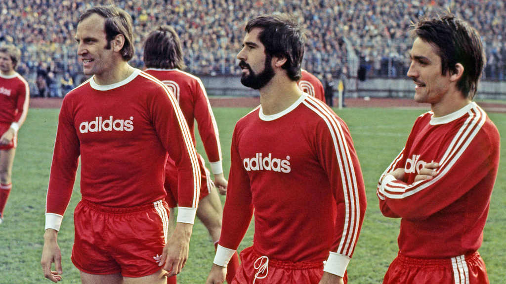 Ja was war jetzt des? Bulle Roth, Gerd Müller und Jupp Kapellmann 1977 gegen Saarbrücken reichlich bedient.