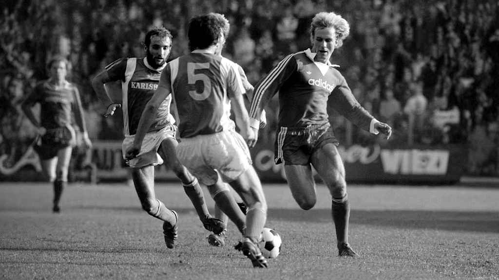 1977 Pokalfrust in Homburg – da kann Kalle Rummenigge noch so schön wirbeln.