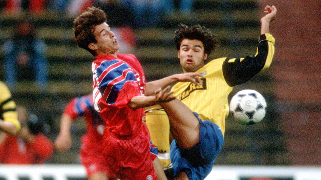Dreierpack! Der junge Mehmet Scholl kämpft sich in Saarbrücken 1993 durch.