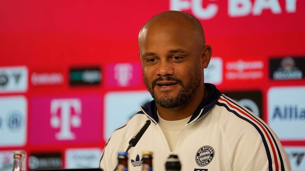 Vincent Kompany spricht im Pressetalk vor dem Elversberg-Spiel