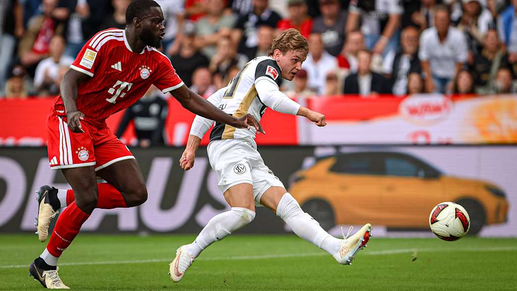 Cole Campbell beim Torschuss während des Gastspiels des FC Bayern in der Bundesliga bei der SV Elversberg