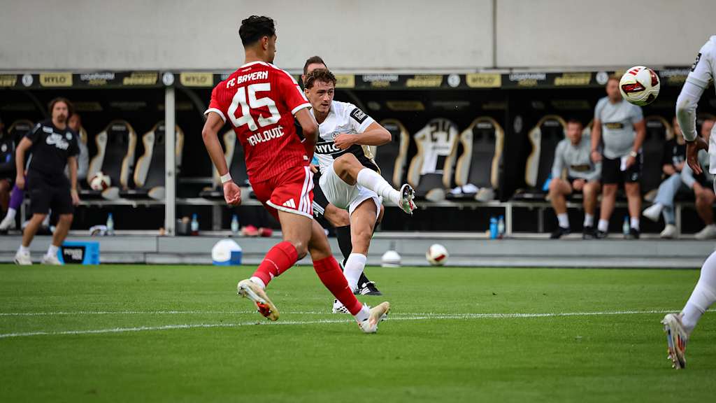 Maurice Krattenmacher trifft zum 1:1 während des Gastspiels des FC Bayern in der Bundesliga bei der SV Elversberg