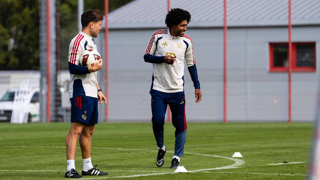 Dane lächelt im Training.