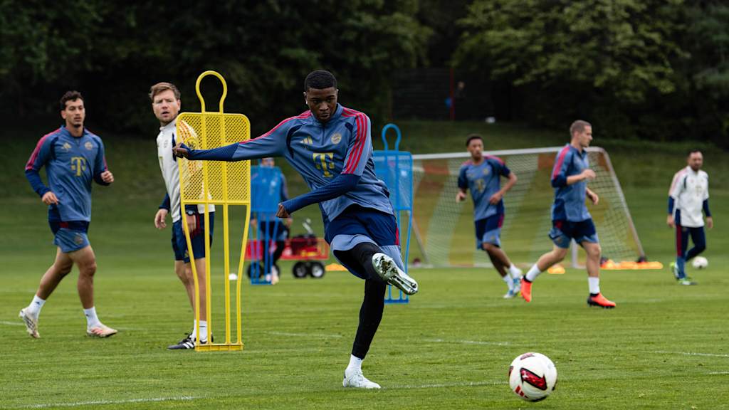 Allen Junior Lambe schießt im Training.