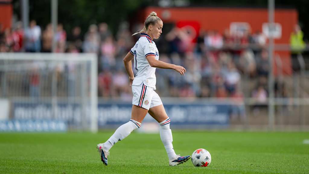Giulia Gwinn im Duell gegen Leverkusen.