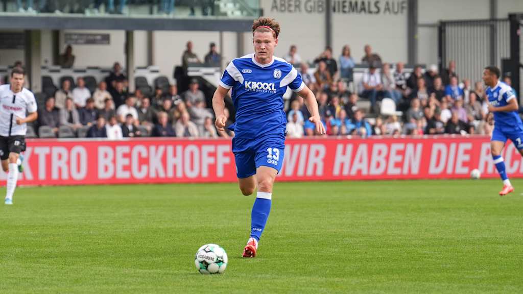 Richard Meier legt sich den Ball vor.