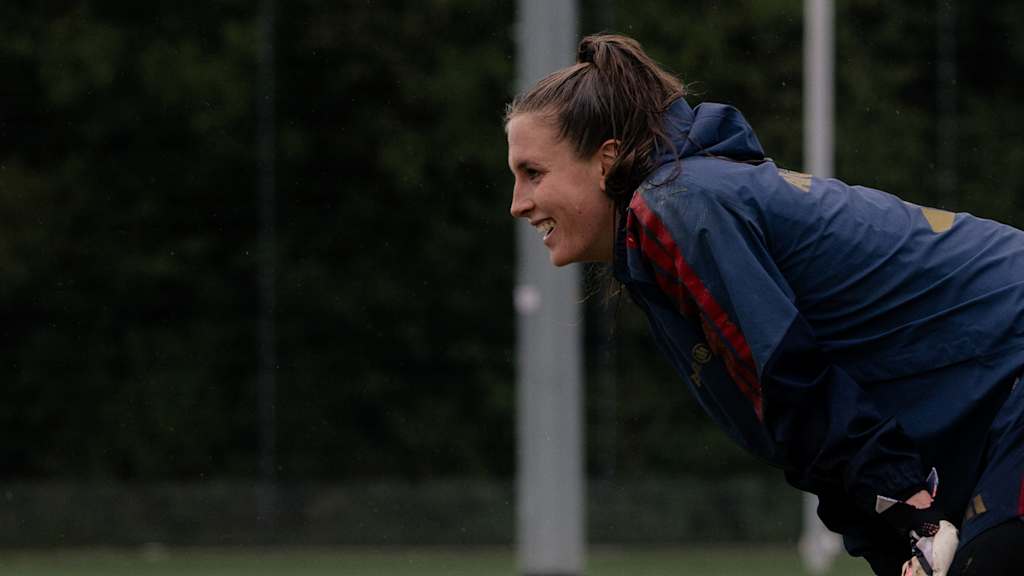 Ena Mahmutovic lächelnd beim Training.