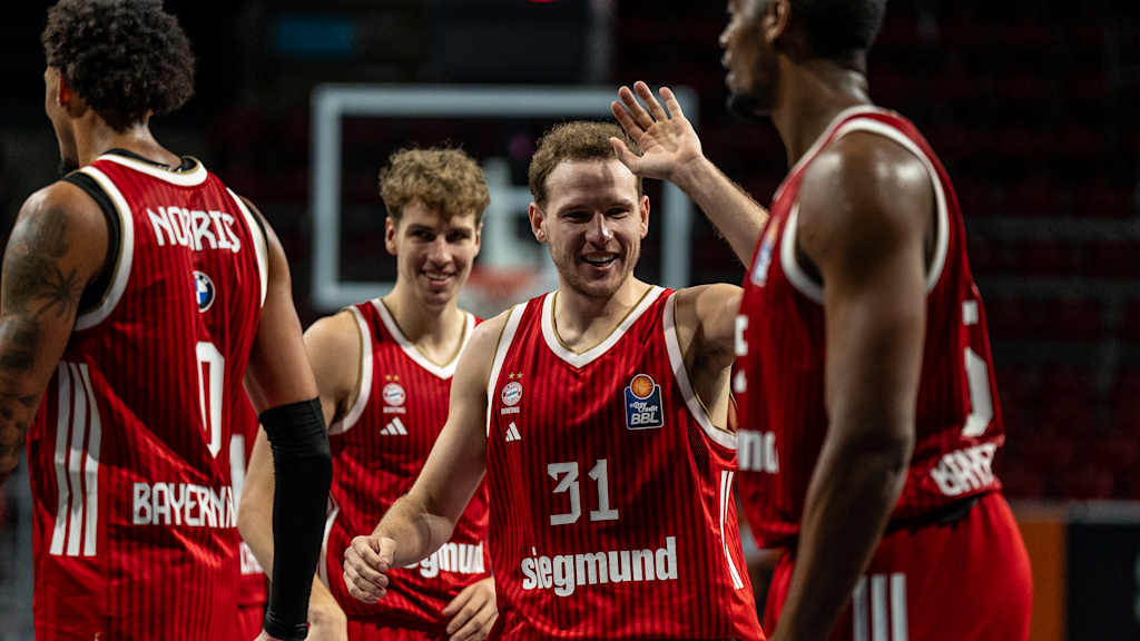Rokas Jokubaitis jubelt im Team