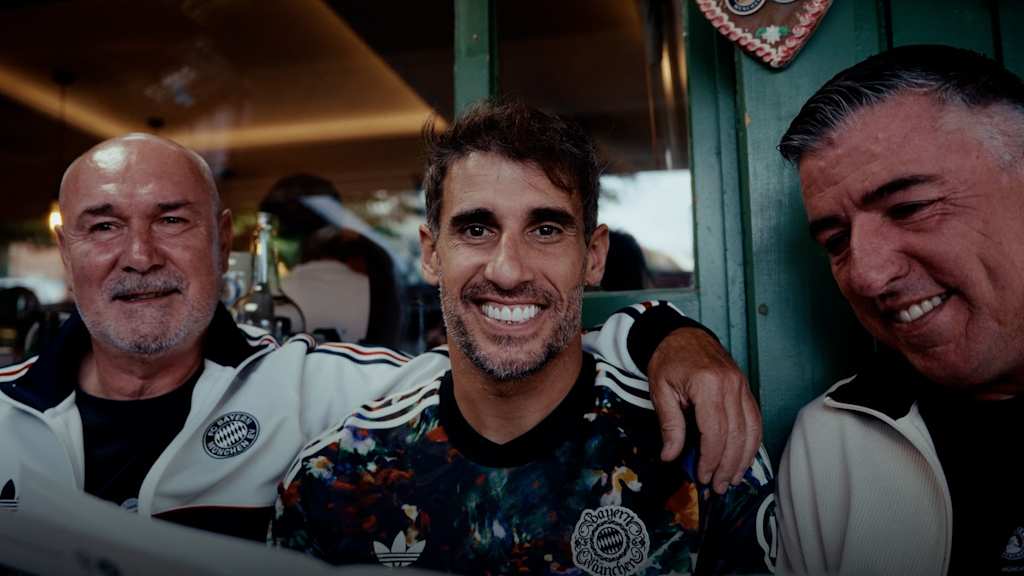 Javi Martinez mit Raimond Aumann und Roy Makaay