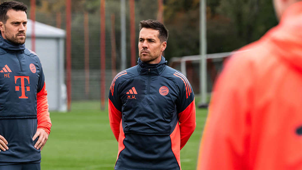 Maxi Welzmüller schaut nach links.