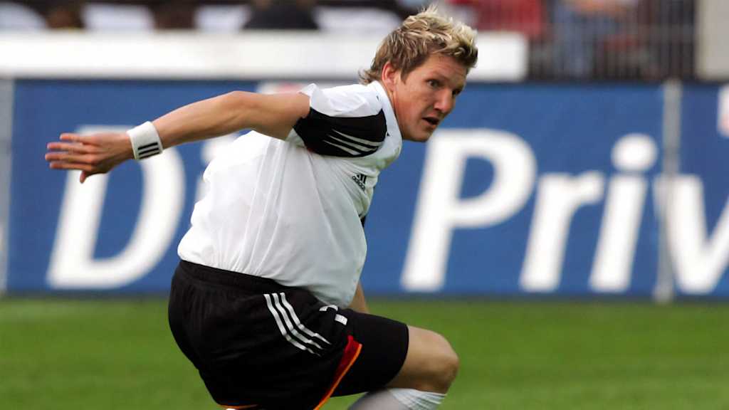 Schwaches Spiel, starker Basti: Der junge Schweinsteiger 2004, zehn Jahre vor der Krönung in Brasilien.