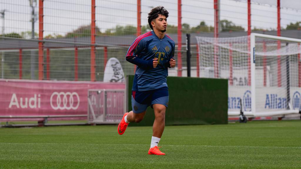 Maycon Cardozo beim Lauftraining an der Säbener Straße nach seiner Schulter-Operation