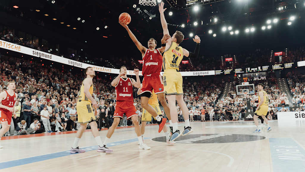 Oscar Da Silva Layup