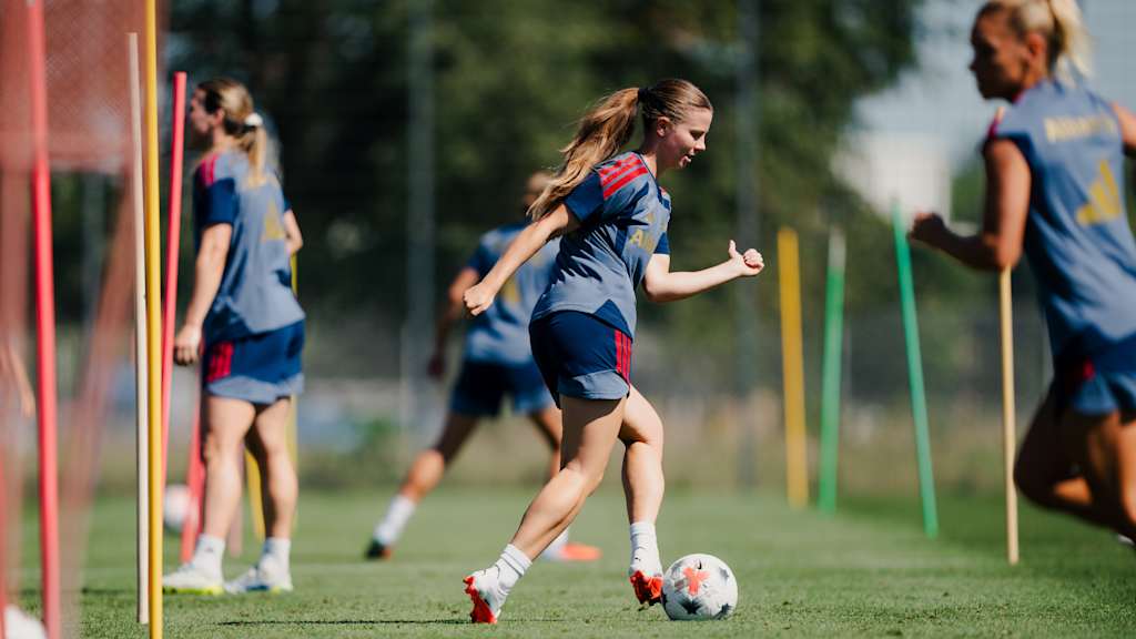 Sarah Mattner während einer Einheit am FC Bayern Campus.