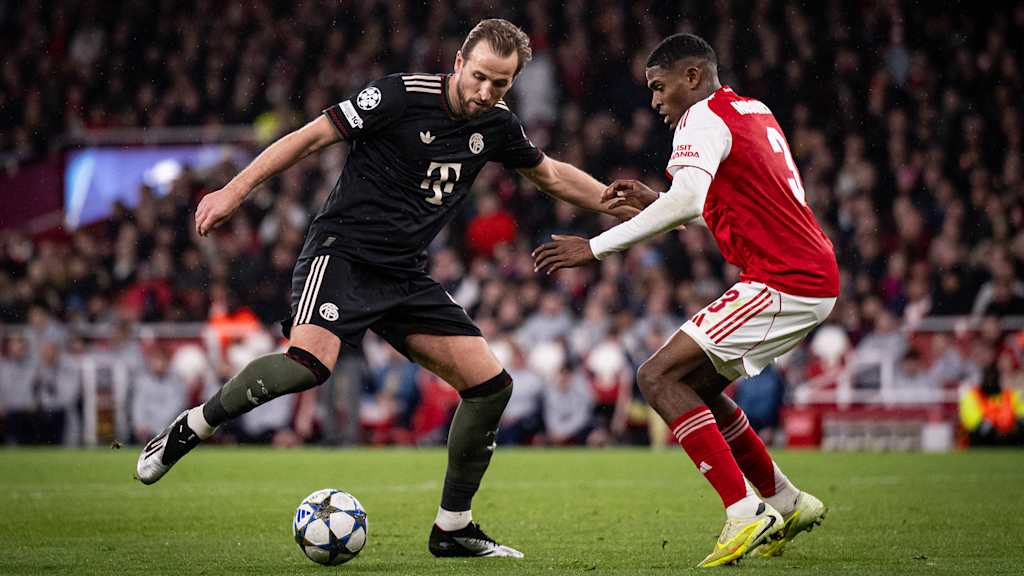 Harry Kane tussles with Cristhian Mosquera in FC Bayern's match against Arsenal