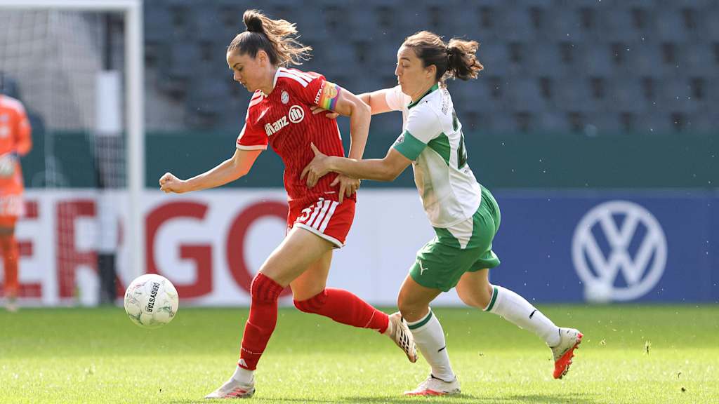 Sarah Zadrazil on the ball in Mönchengladbach