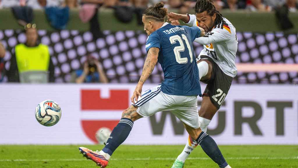 Serge Gnabry zieht wuchtig ab im Länderspiel gegen Griechenland