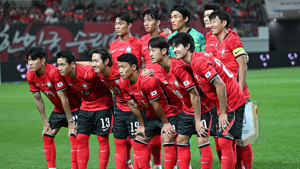 Spieler Südkoreas nehmen vor Anpfiff für ein Foto Aufstellung