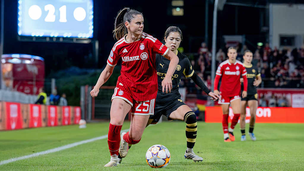 Sarah Zadrazil im Einsatz gegen Manchester City.
