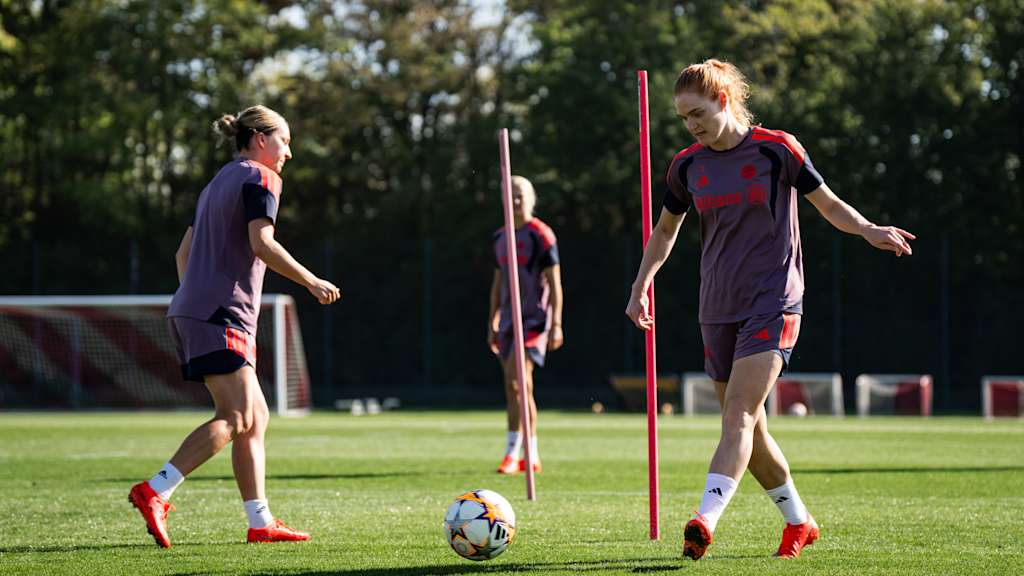 Stine Ballisager im Zuge des Abschlusstrainings der FC Bayern Frauen.