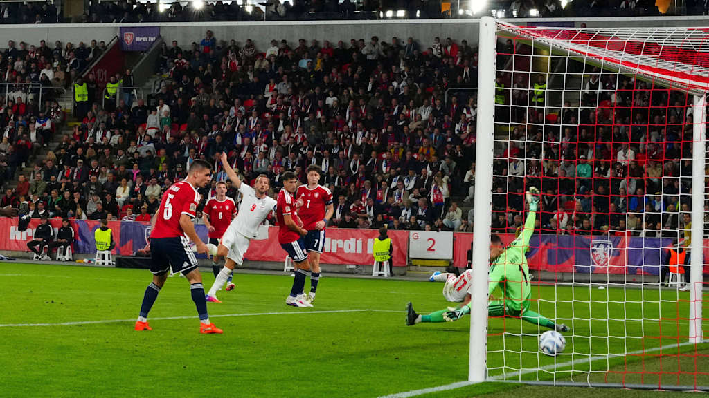Harry Kane erzielt das 2:0 gegen Tschechien mit einem Flachschuss