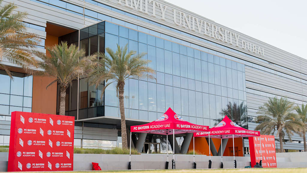 Die „FC Bayern Academy UAE“ ist an der Amity University Dubai in Academic City verortet.