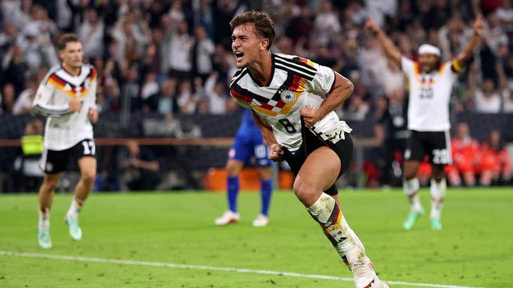 Tom Bischof jubelt ausgelassen nach seinem ersten Tor für die DFB-Auswahl