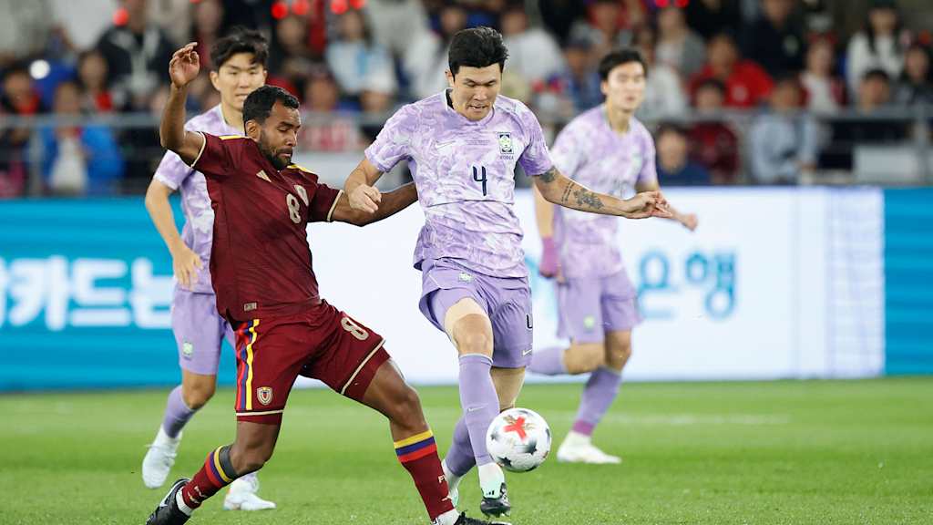 Minjae Kim im Zweikampf mit seinem Gegenspieler im Länderspiel Südkorea gegen Venezuela