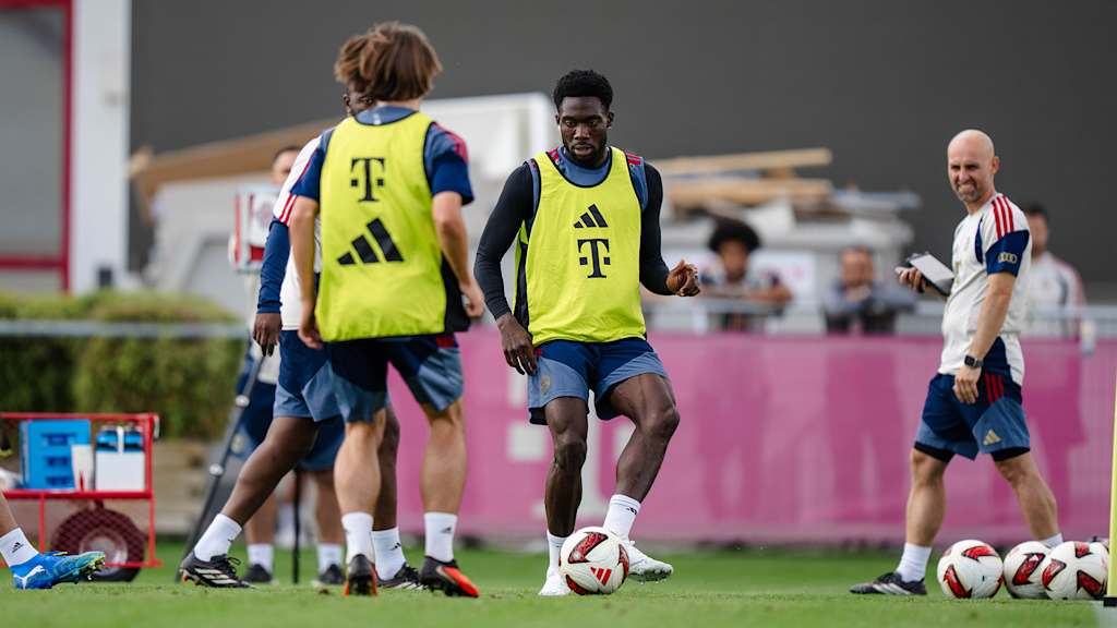 Alphonso Davies im Training des FC Bayern