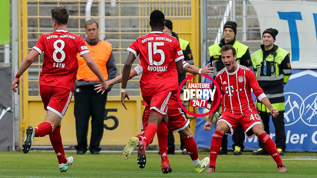 Fabian Benko bejubelt mit seinen Kollegen einen Treffer im Derby.