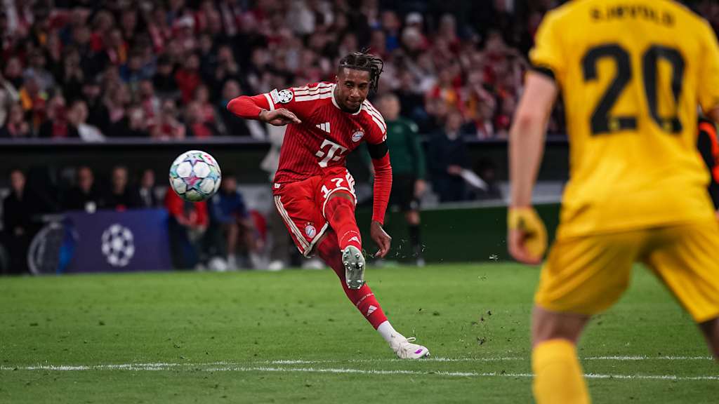 Michael Olise trifft während des Heimspiels des FC Bayern in der Champions League gegen FK Bodø/Glimt
