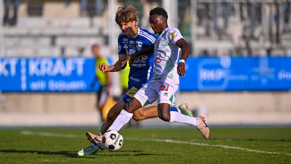 Dalpiaz im Zweikampf für den TSV Hartberg.