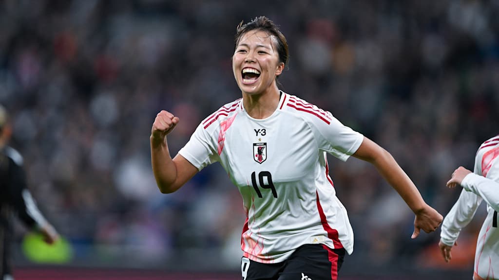 Momoko Tanikawa jubelt im Japan-Dress nach ihrem Tor gegen Deutschland.