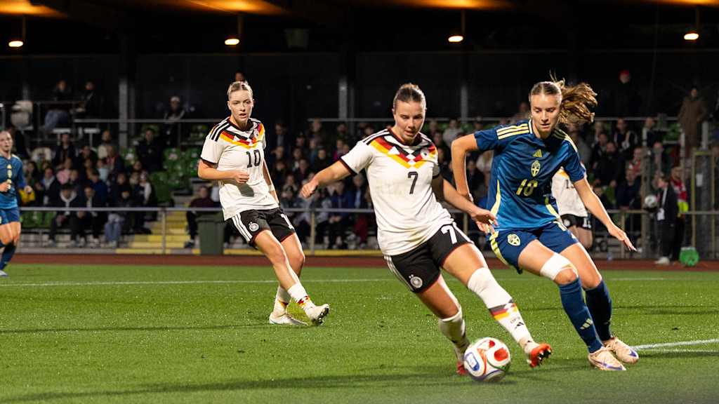 Alara und Sarah Mattner im Zuge des U23 Spiels gegen Schweden.