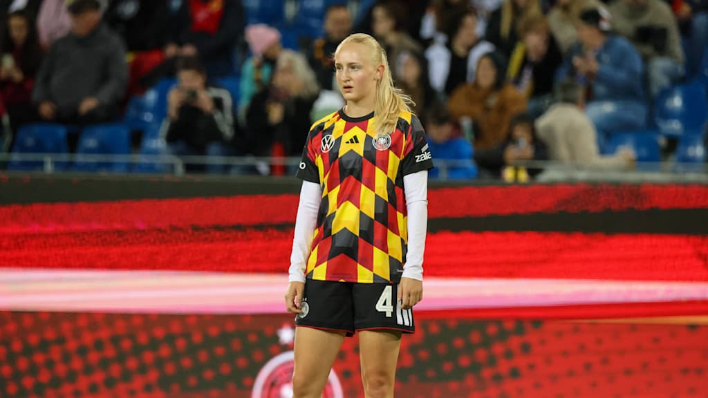 Luzie Zähringer im Aufwärmtrikot der deutschen Nationalmannschaft.