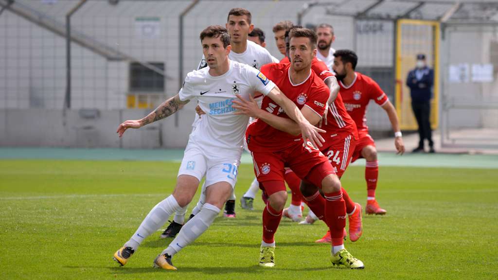 Maximilian Welzmüller im Derby gegen 1860.